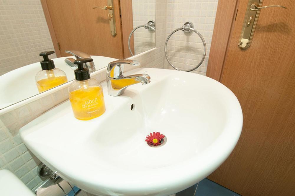 Apartamentos Eloisa Madrid Rum bild